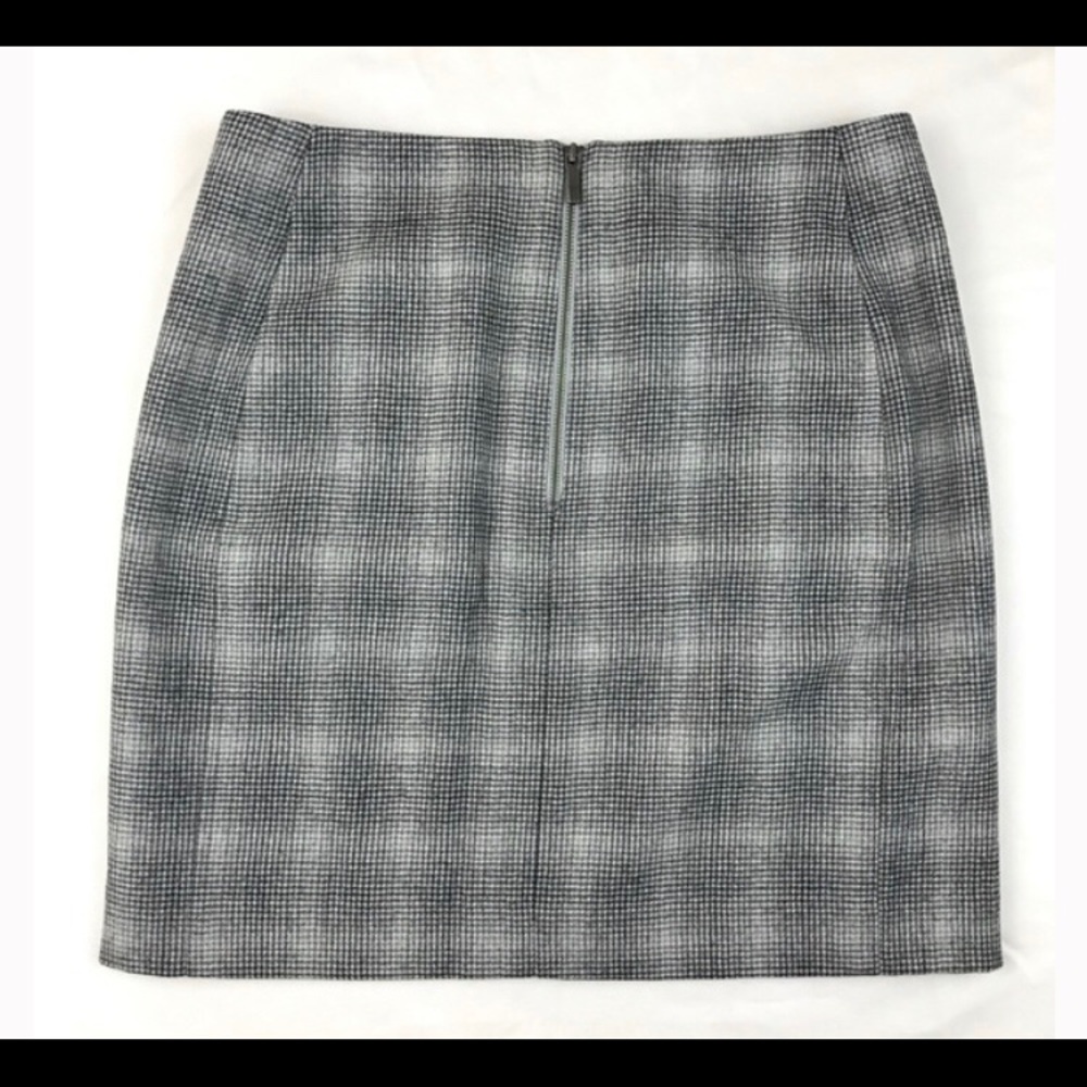 Banana Republic houndstooth plaid skirt - Picture 2 of 6
